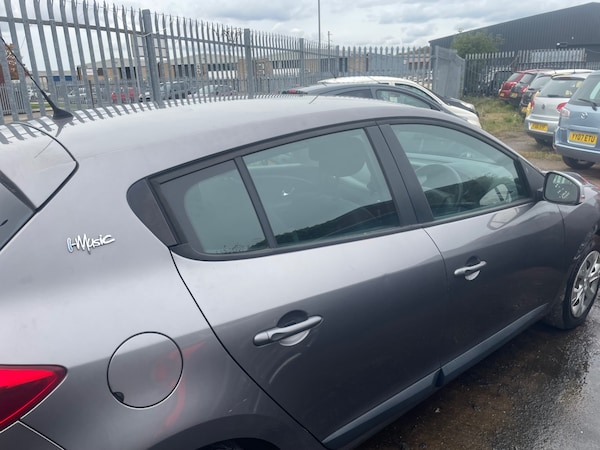 Used Renault Megane 2010 for sale - 76103732: Photo 4