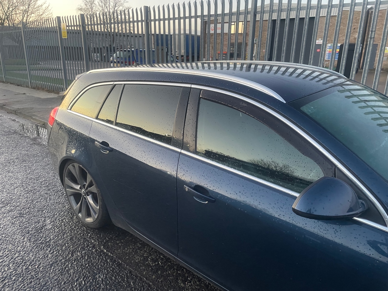 Used Vauxhall Insignia 2011 for sale - 76738495: Photo 2