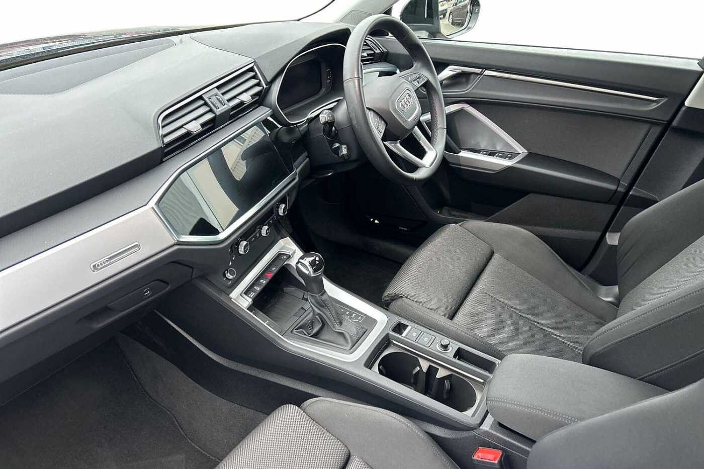 Used Audi Q3 2023 for sale - 77030971: Photo 2