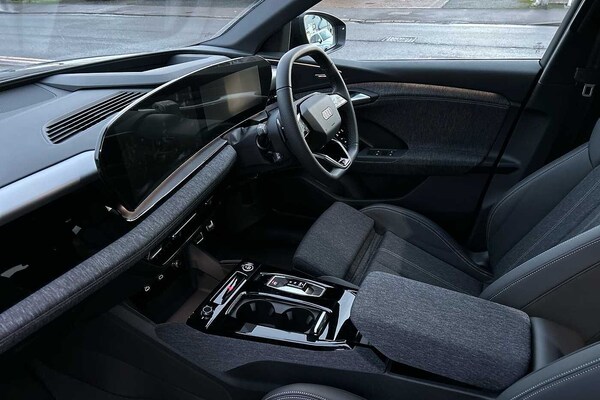 Used Audi Q6 e-tron 2024 for sale - 73350377: Photo 2