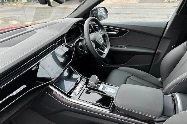 Used Audi Q8 2025 for sale - 75116101: Photo 2