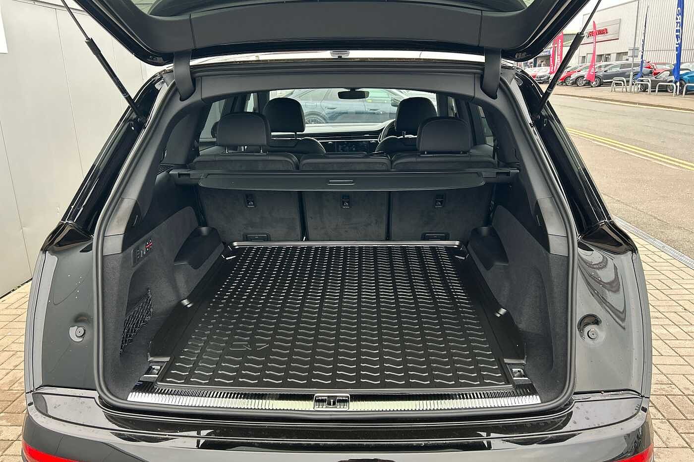 Used Audi Q7 2025 for sale - 76228856: Photo 12