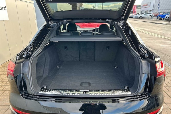 Used Audi Q8 2023 for sale - 76154370: Photo 12
