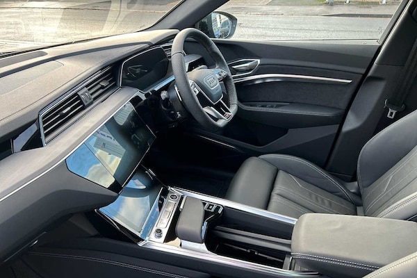Used Audi Q8 2023 for sale - 76154370: Photo 2