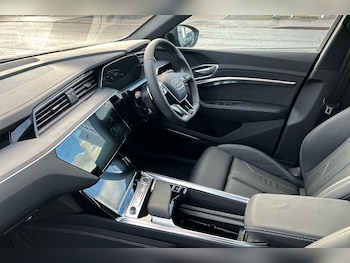 Used Audi Q8 2023 for sale - 76154370: Photo 2