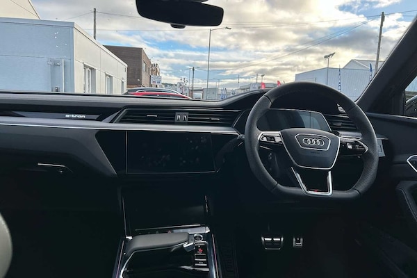 Used Audi Q8 2023 for sale - 76154370: Photo 9