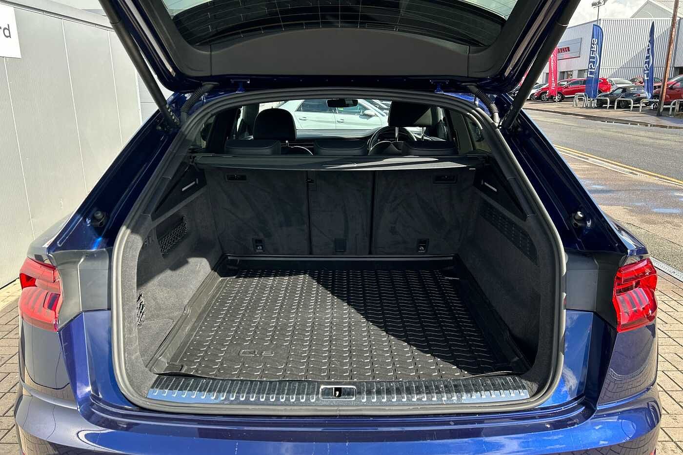 Used Audi Q8 2022 for sale - 76350476: Photo 12