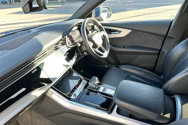 Used Audi Q8 2020 for sale - 76111732: Photo 2