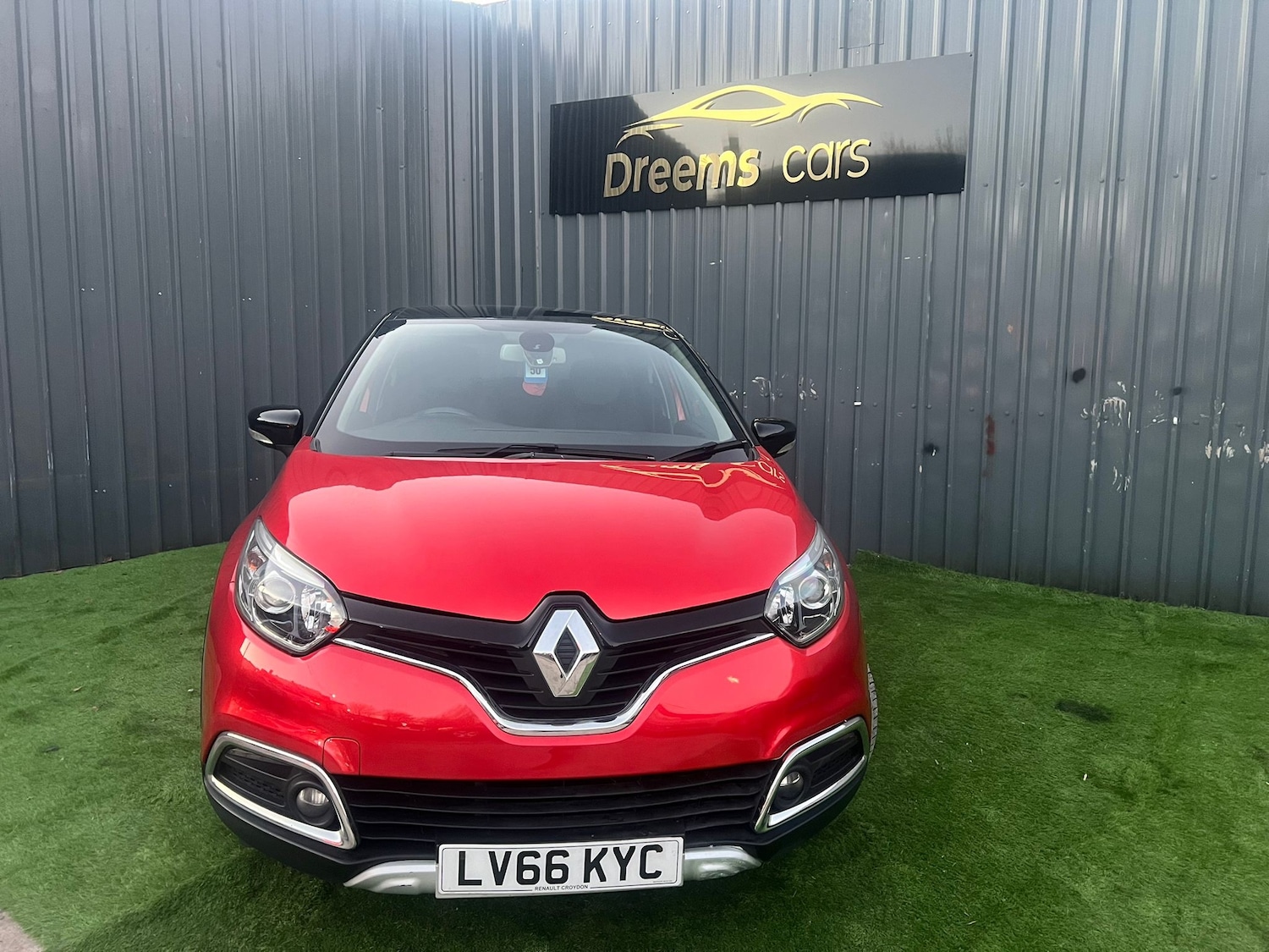 Used Renault Captur for sale - 78092356: Photo 2