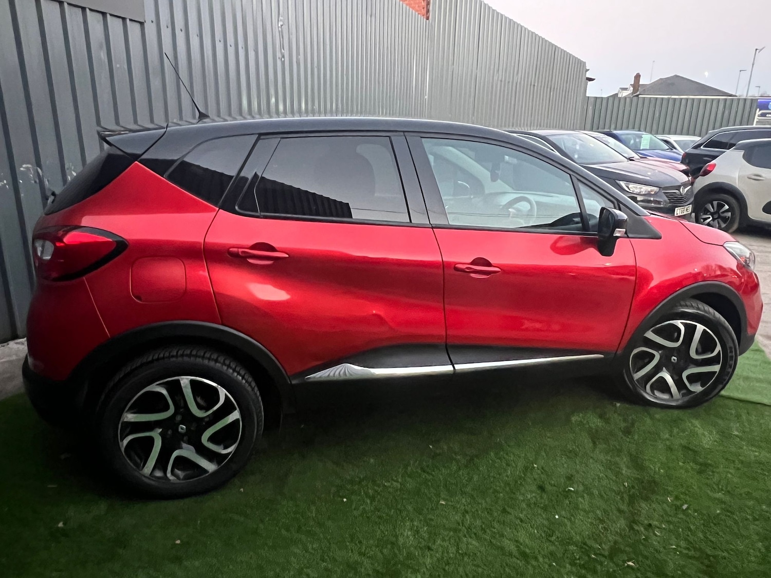 Used Renault Captur for sale - 78092356: Photo 5