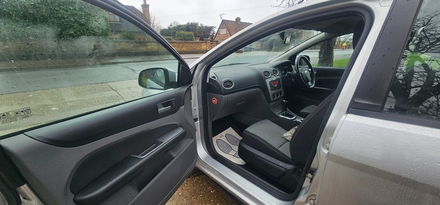 Used Ford Focus 2010 for sale - 77292197: Photo 15