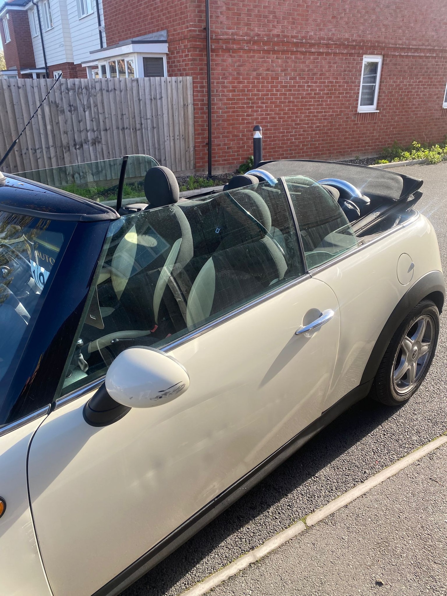 Used MINI Convertible 2010 for sale - 76446378: Photo 2