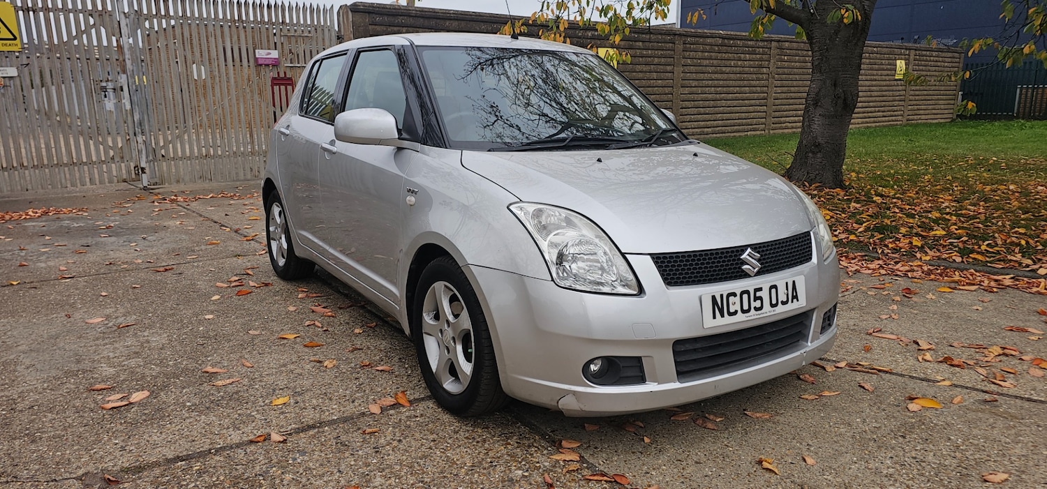 Used Suzuki Swift 2005 for sale - 76358360: Photo 1