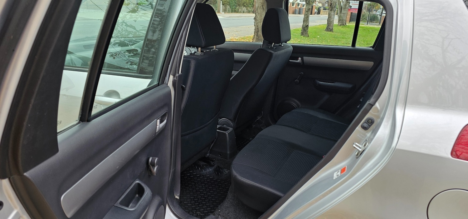 Used Suzuki Swift 2005 for sale - 76358360: Photo 11