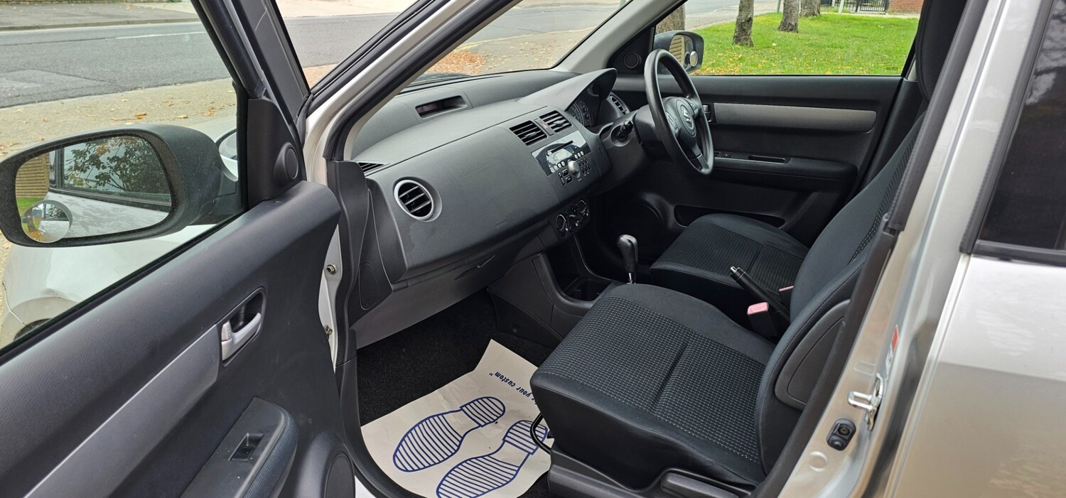 Used Suzuki Swift 2005 for sale - 76358360: Photo 12