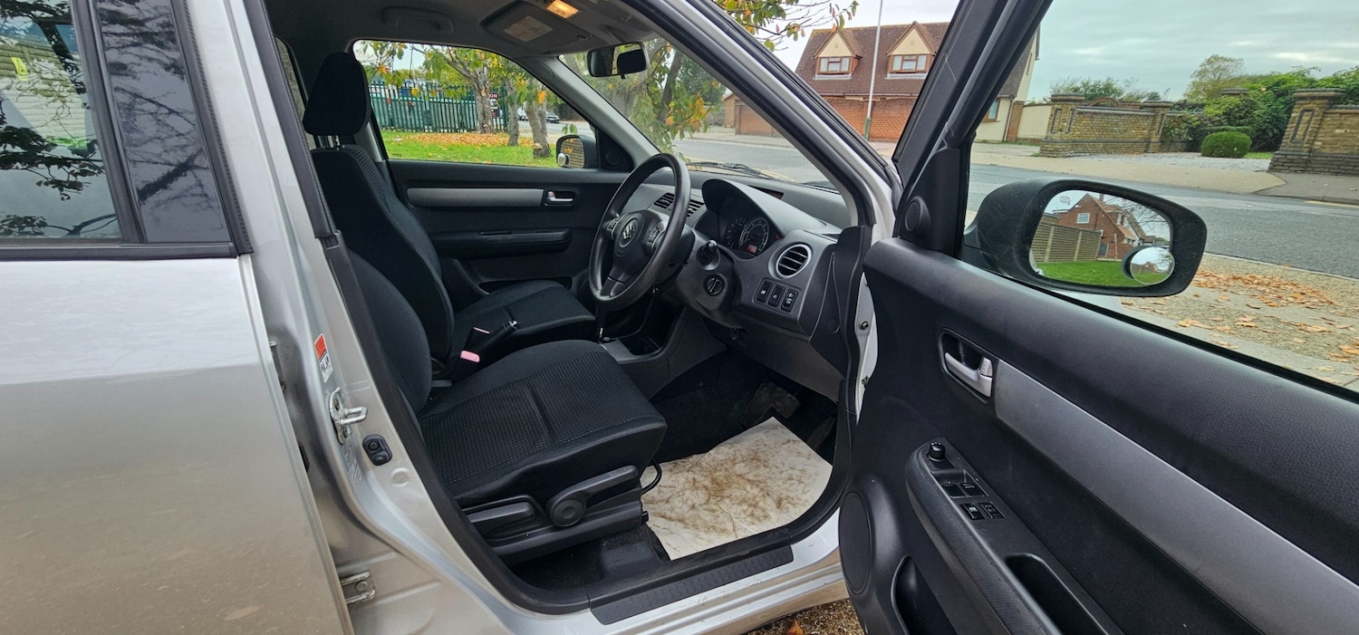 Used Suzuki Swift 2005 for sale - 76358360: Photo 15