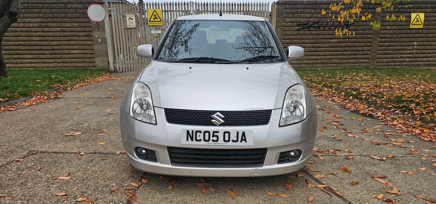 Used Suzuki Swift 2005 for sale - 76358360: Photo 2