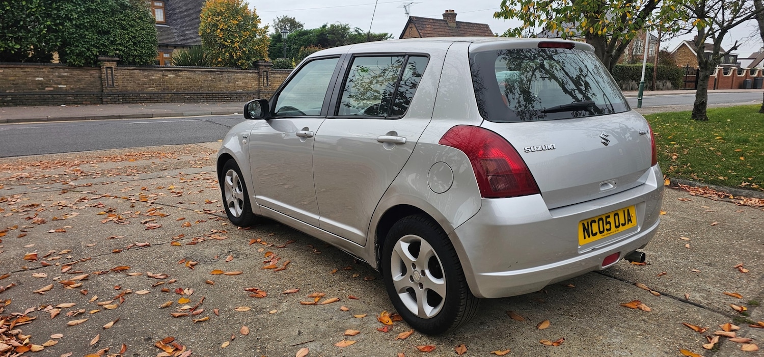 Used Suzuki Swift 2005 for sale - 76358360: Photo 6
