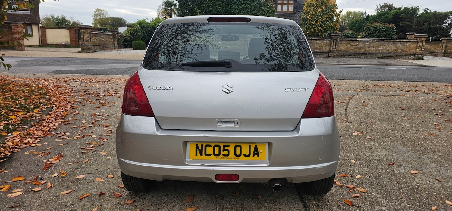 Used Suzuki Swift 2005 for sale - 76358360: Photo 7