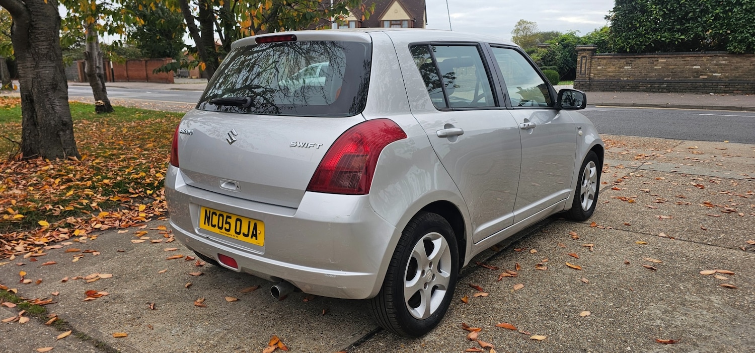 Used Suzuki Swift 2005 for sale - 76358360: Photo 8