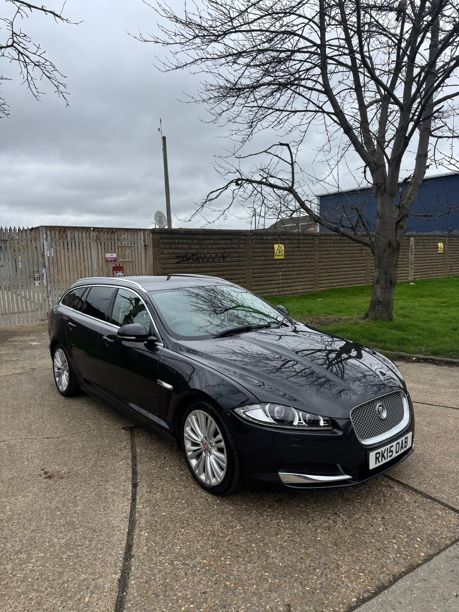 Used Jaguar XF 2015 for sale - 77736977: Photo 2