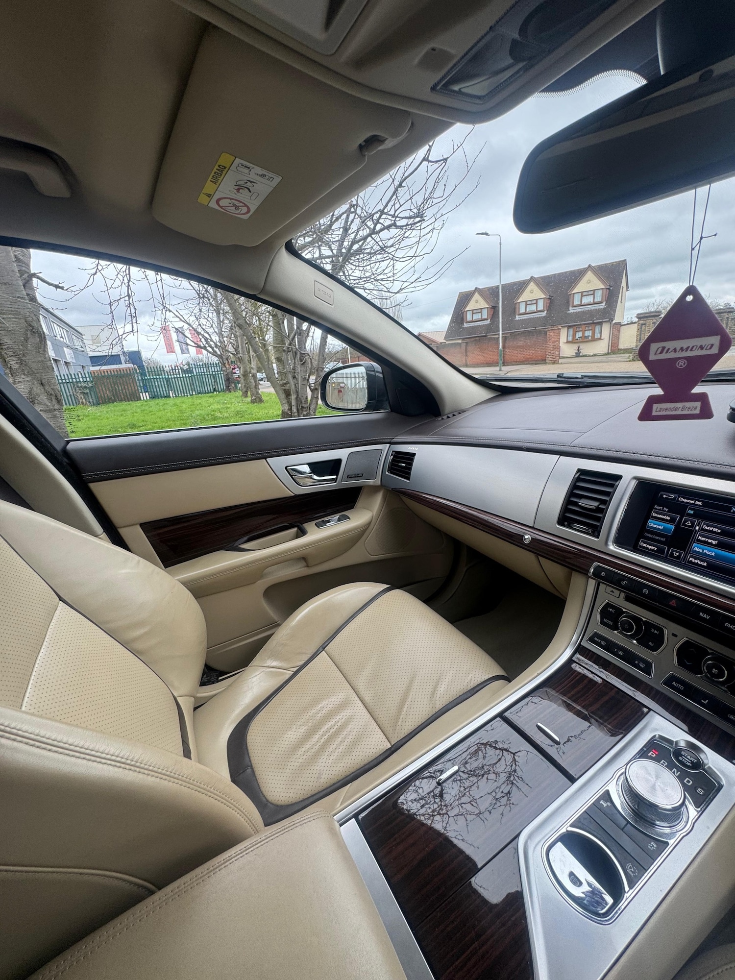 Used Jaguar XF 2015 for sale - 77736977: Photo 9