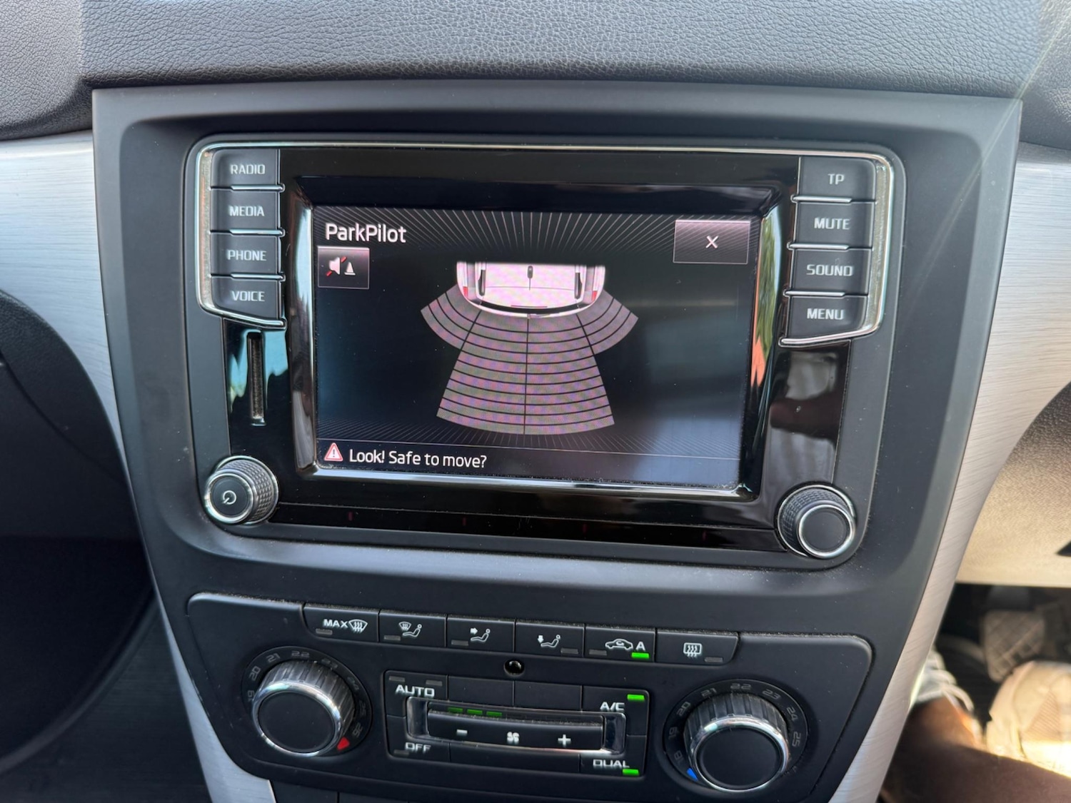 Used Skoda Yeti 2015 for sale - 76412417: Photo 33