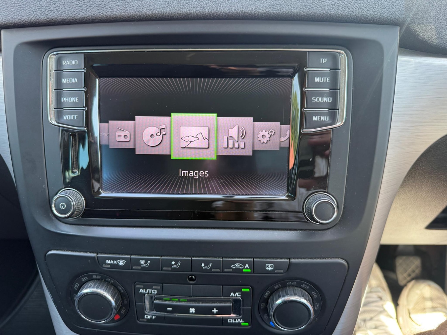 Used Skoda Yeti 2015 for sale - 76412417: Photo 37