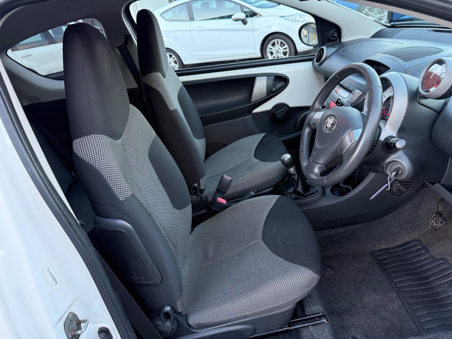 Used Toyota AYGO 2012 for sale - 78201542: Photo 24