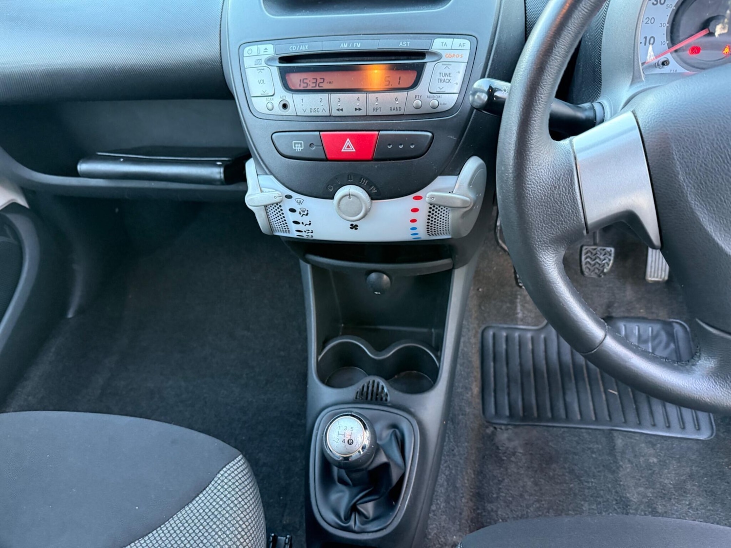 Used Toyota AYGO 2012 for sale - 78201542: Photo 28