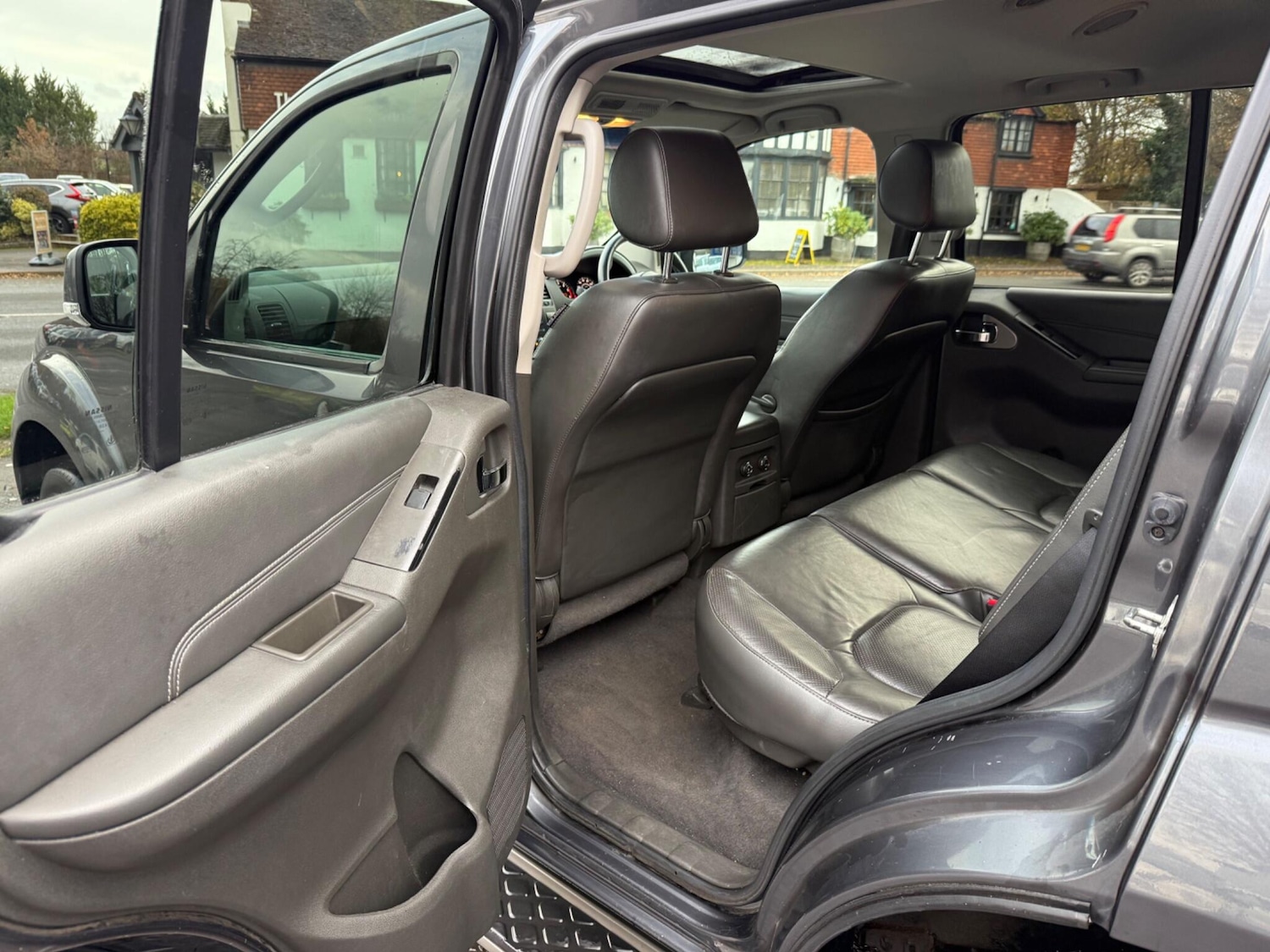 Used Nissan Pathfinder 2011 for sale - 76836533: Photo 18