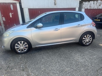 Used Peugeot 208 2012 for sale - 79546966: Photo