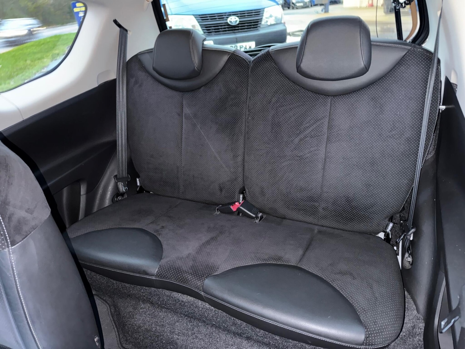 Used Toyota AYGO 2013 for sale - 76724120: Photo 19