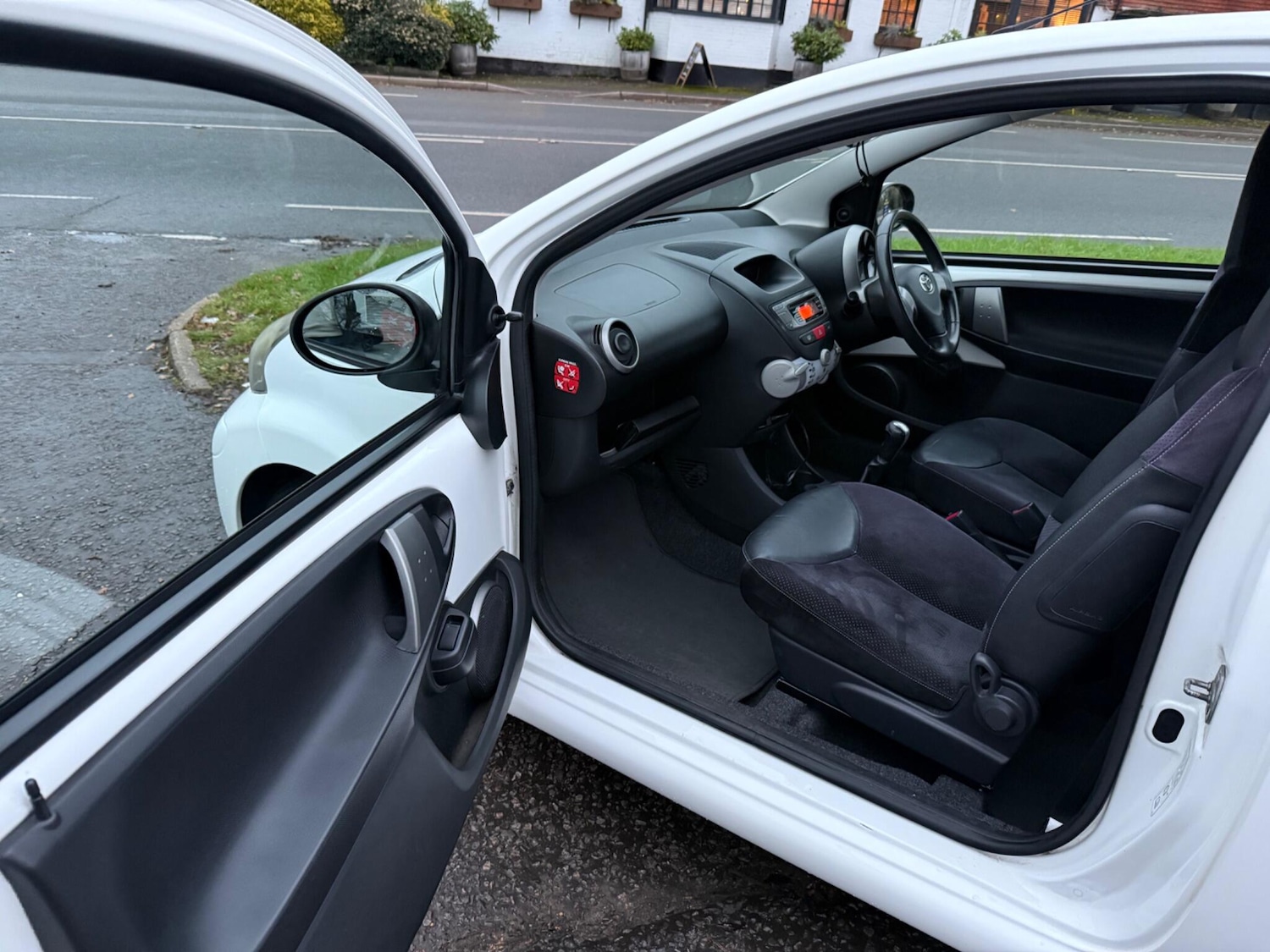 Used Toyota AYGO 2013 for sale - 76724120: Photo 27