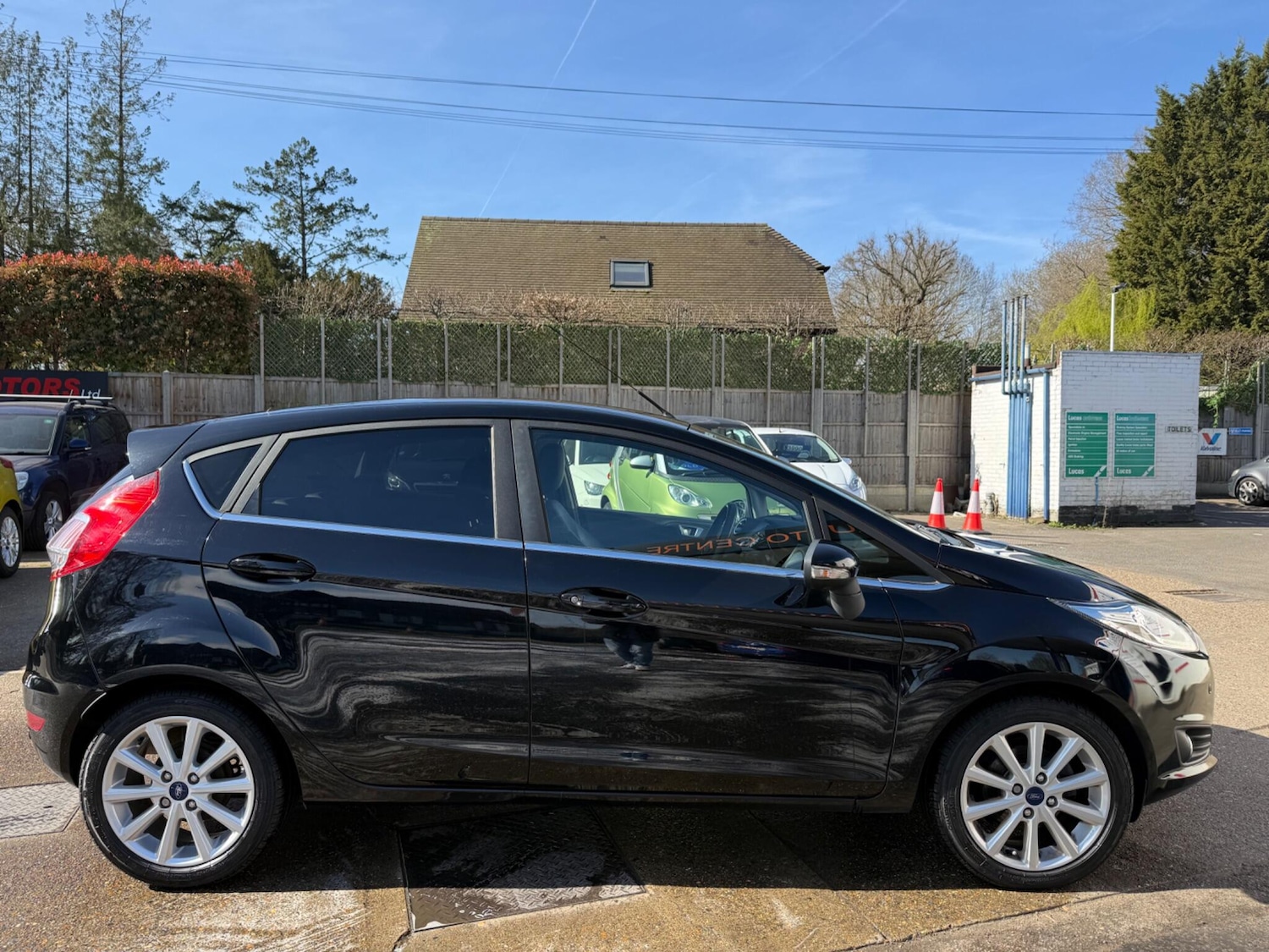 Used Ford Fiesta 2017 for sale - 77976142: Photo 2