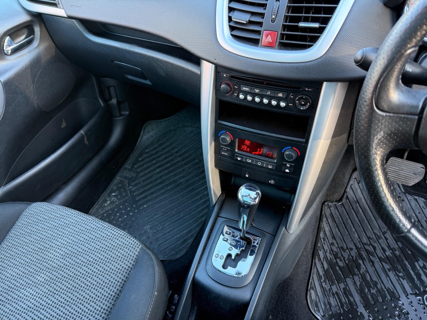 Used Peugeot 207 2009 for sale - 77293569: Photo 12