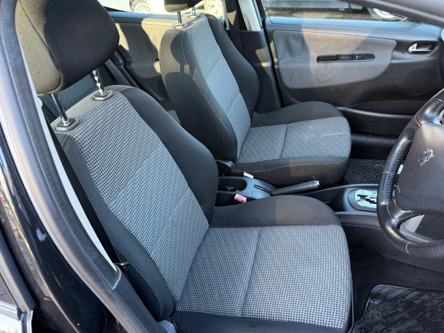 Used Peugeot 207 2009 for sale - 77293569: Photo 18