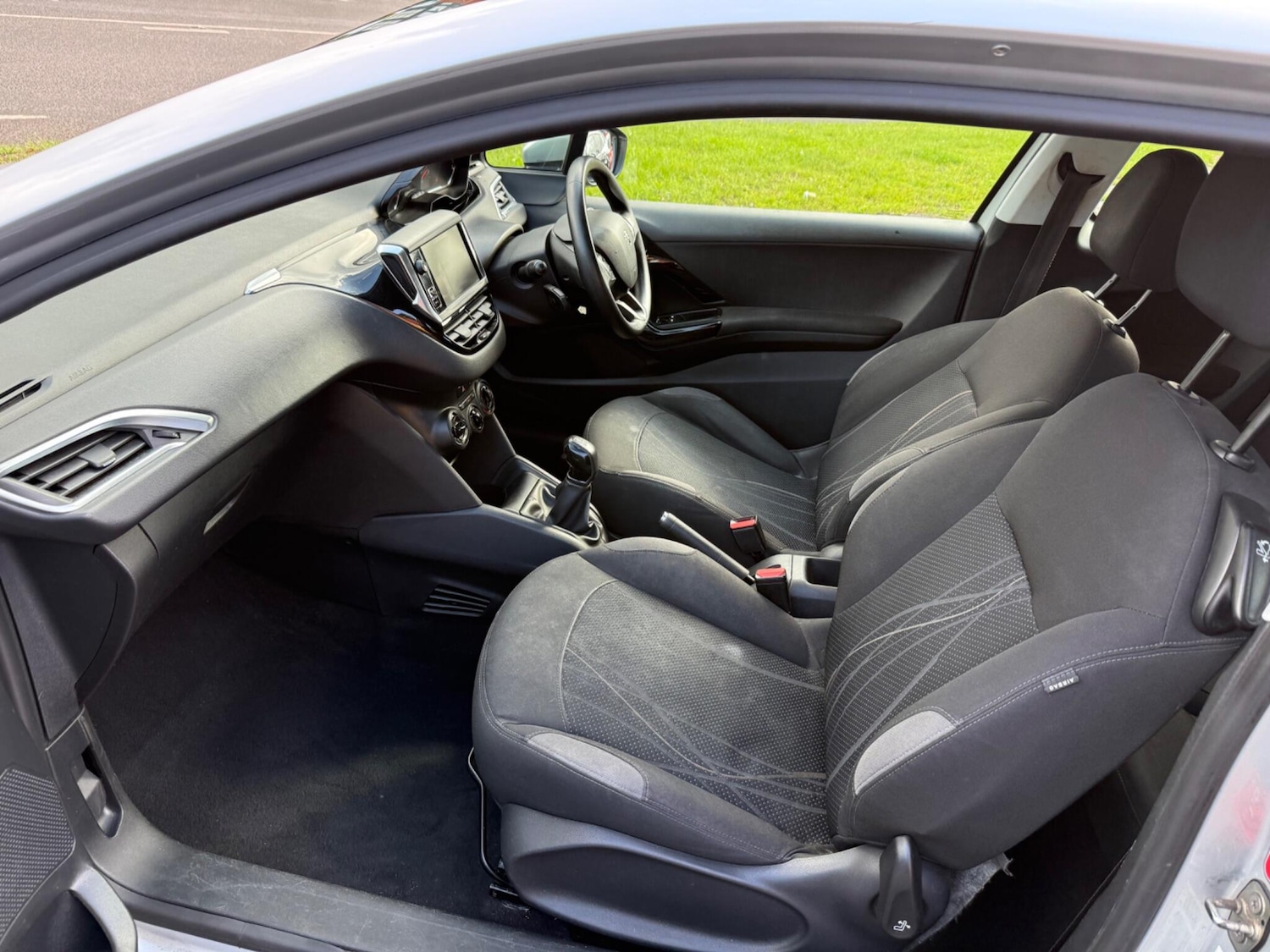 Used Peugeot 208 2012 for sale - 76412425: Photo 15