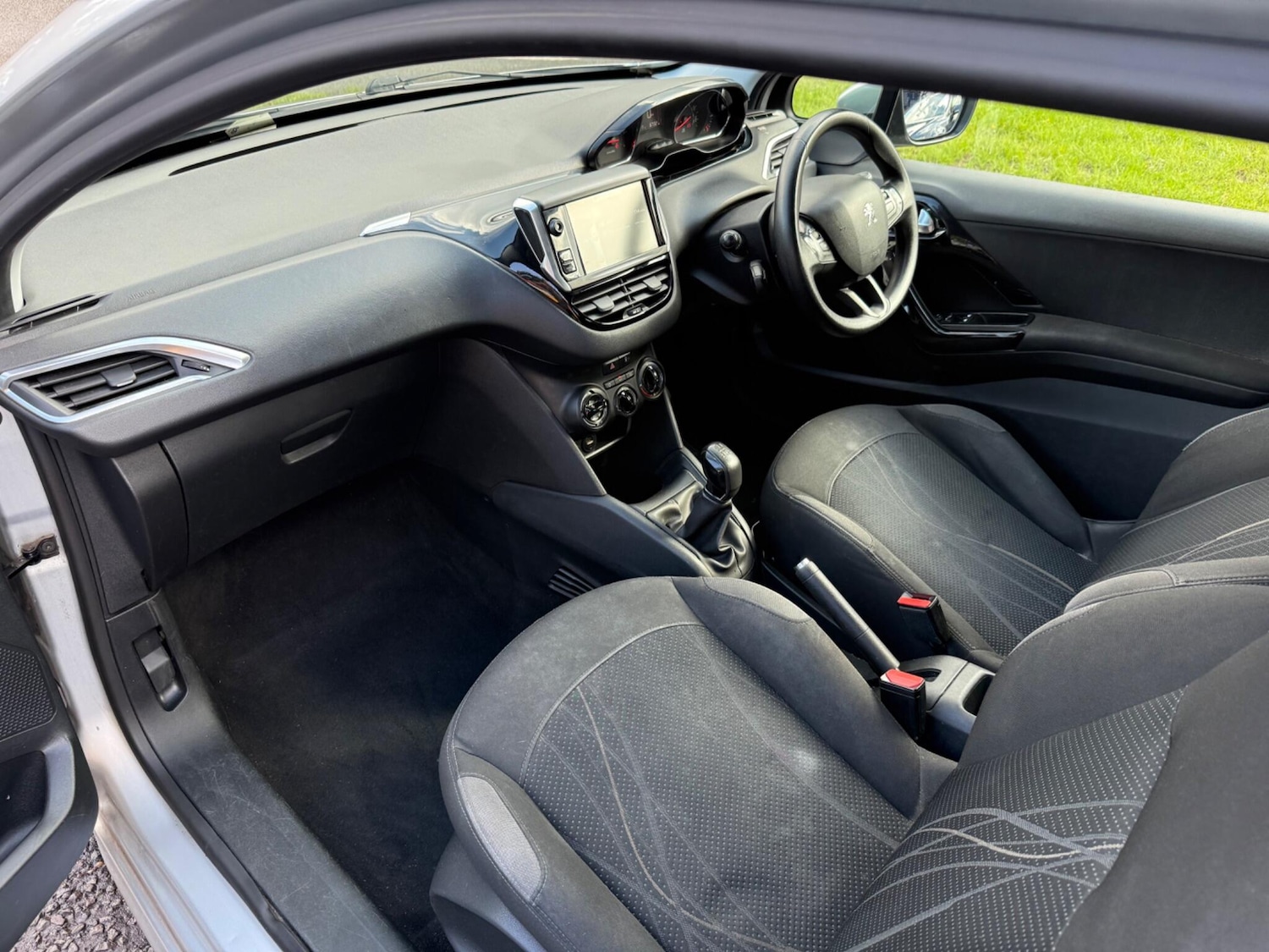 Used Peugeot 208 2012 for sale - 76412425: Photo 16