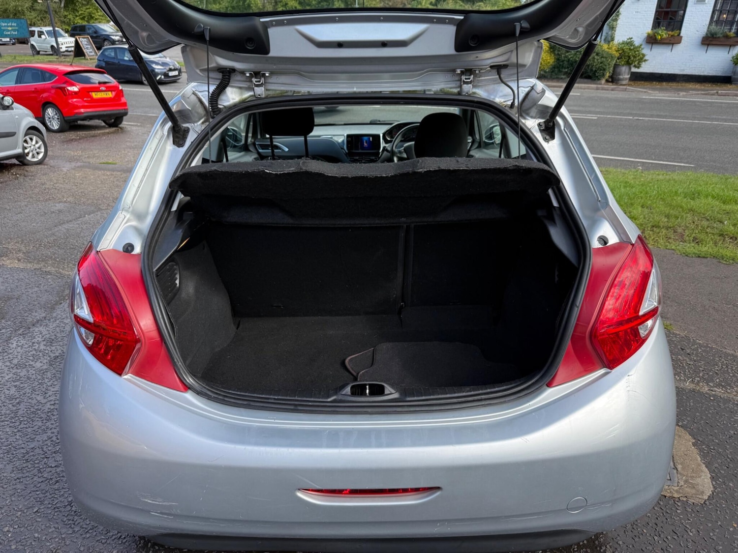 Used Peugeot 208 2012 for sale - 76412425: Photo 18