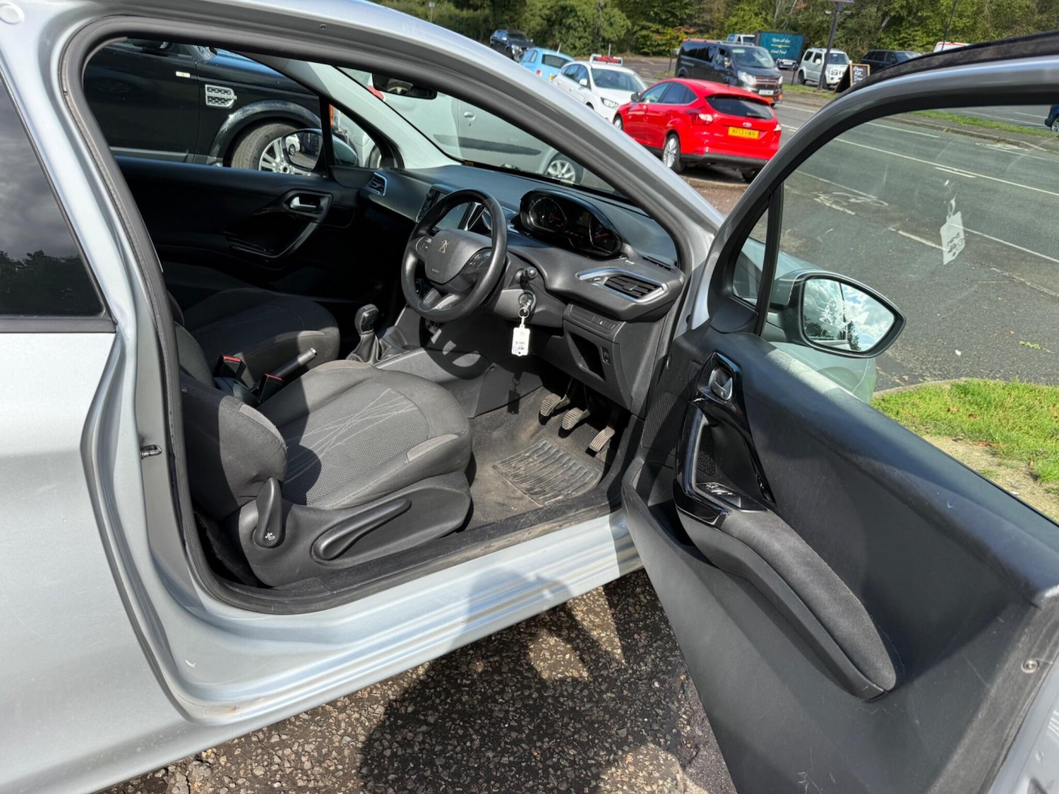 Used Peugeot 208 2012 for sale - 76412425: Photo 19