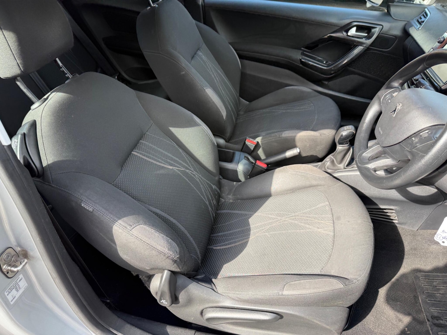 Used Peugeot 208 2012 for sale - 76412425: Photo 21