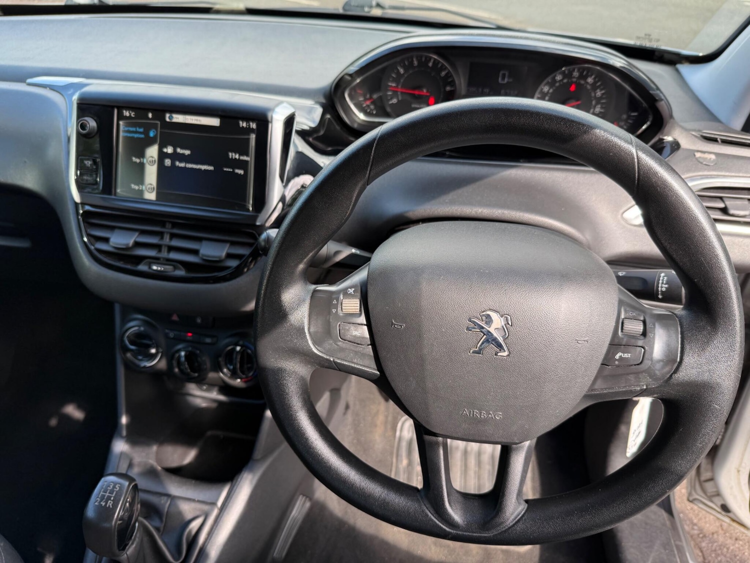 Used Peugeot 208 2012 for sale - 76412425: Photo 24