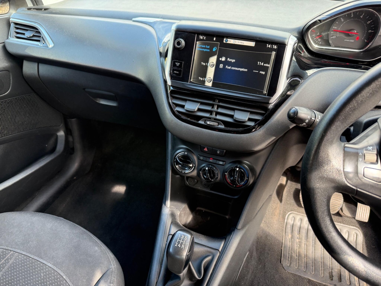 Used Peugeot 208 2012 for sale - 76412425: Photo 25