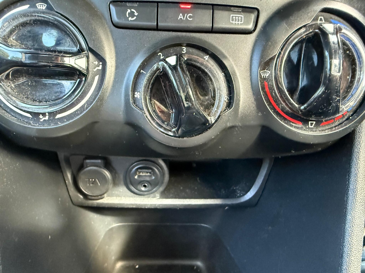 Used Peugeot 208 2012 for sale - 76412425: Photo 27