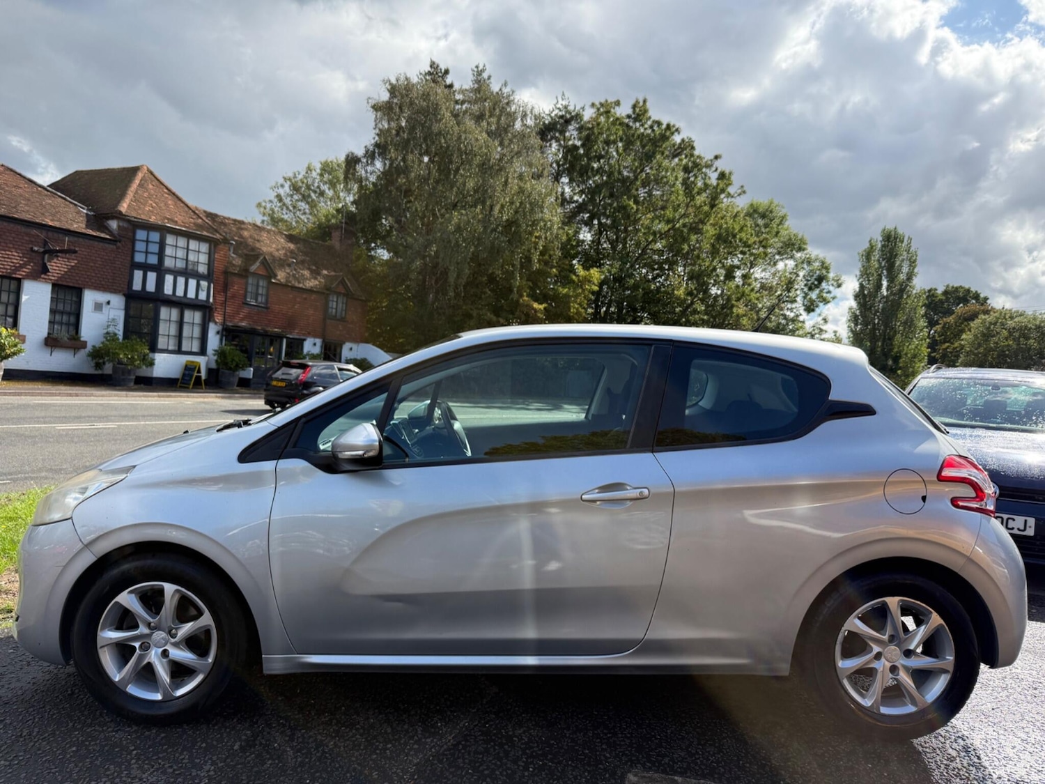 Used Peugeot 208 2012 for sale - 76412425: Photo 6