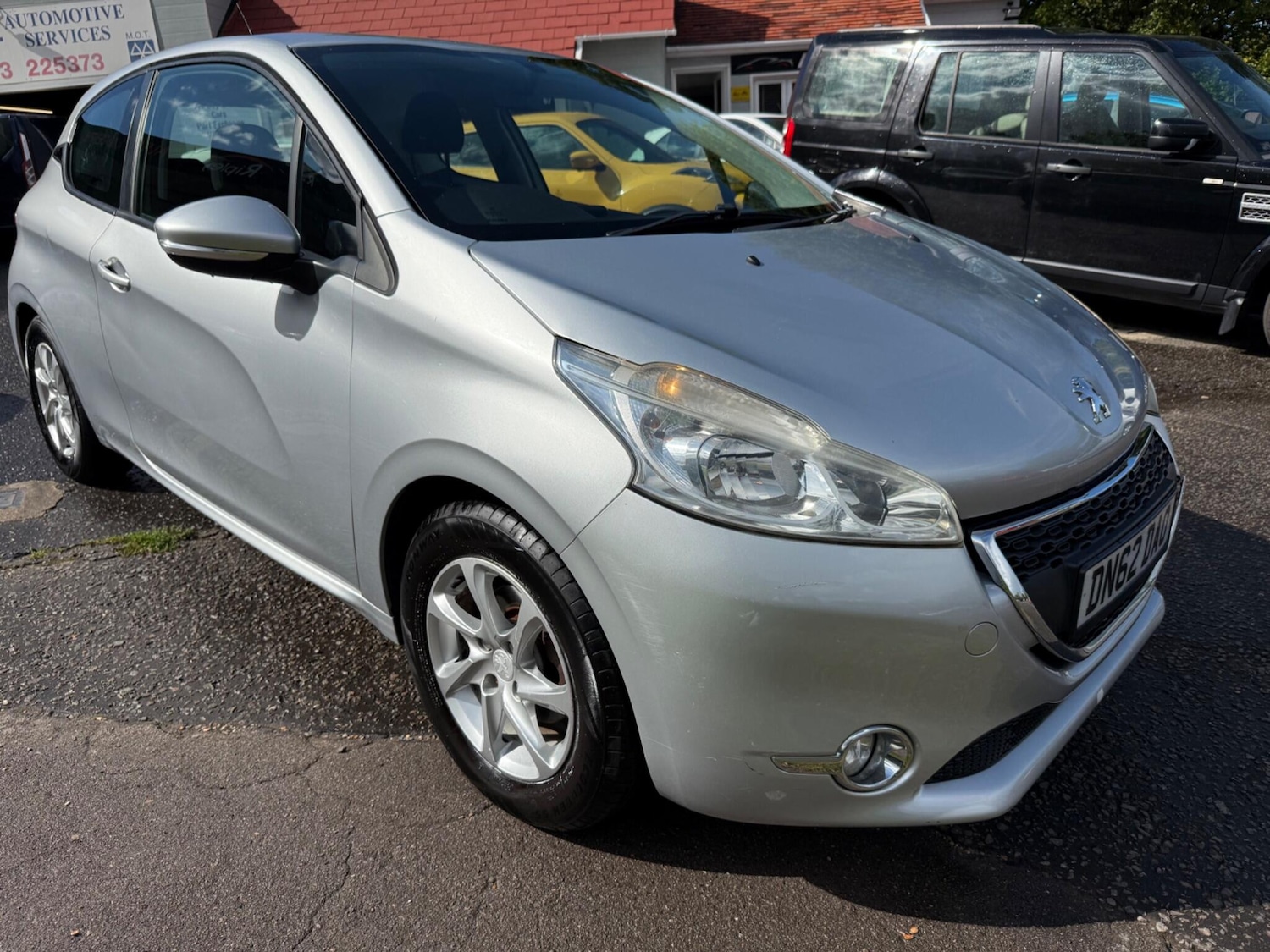 Used Peugeot 208 2012 for sale - 76412425: Photo 8