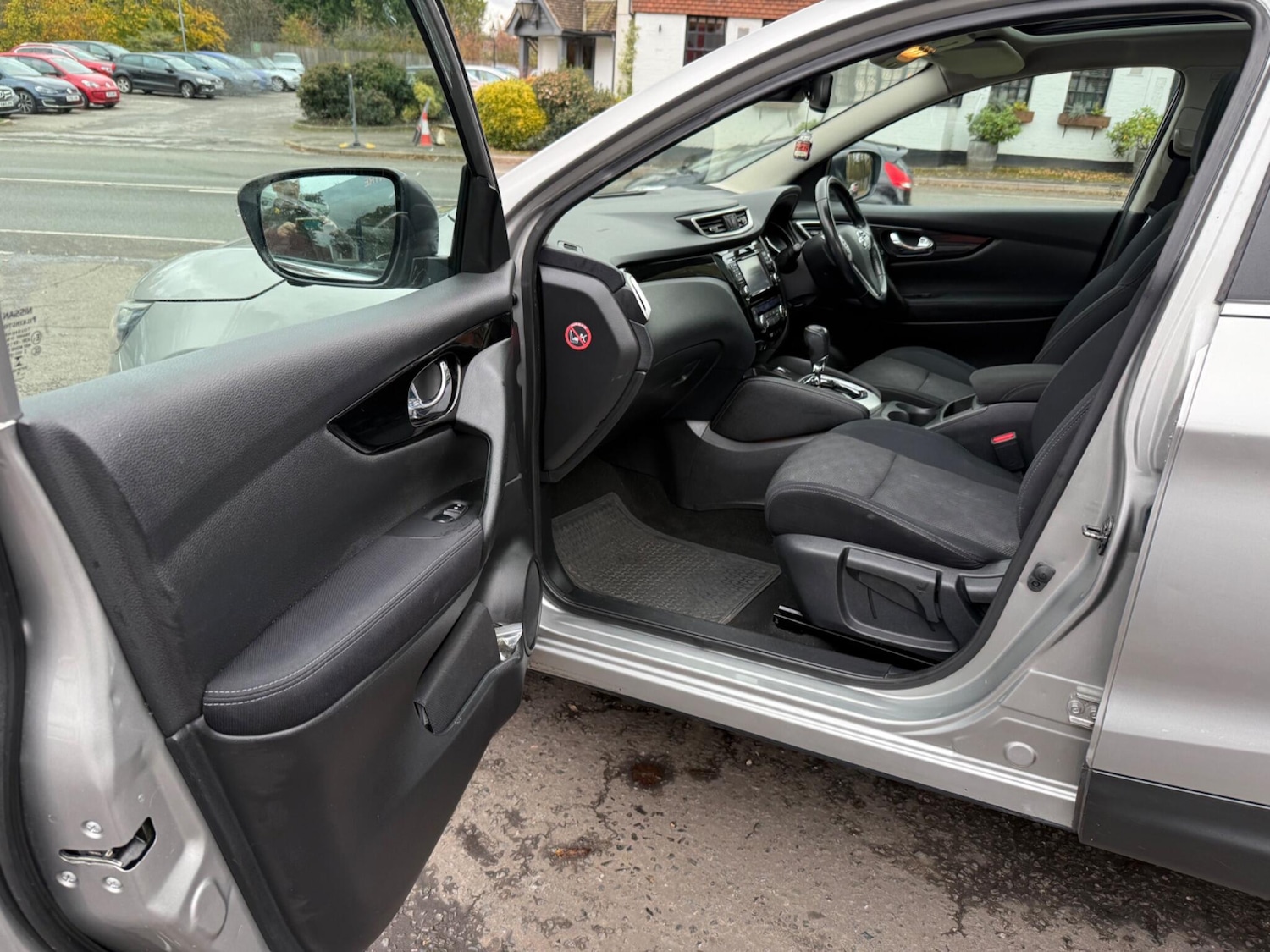 Used Nissan Qashqai 2015 for sale - 76501193: Photo 40