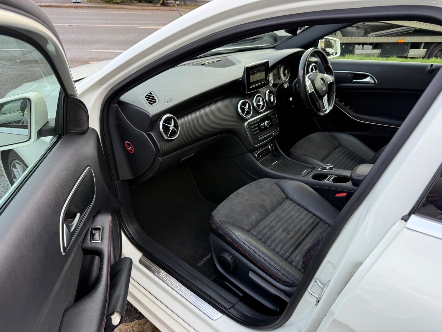 Used Mercedes-Benz A-Class 2013 for sale - 77200772: Photo 38