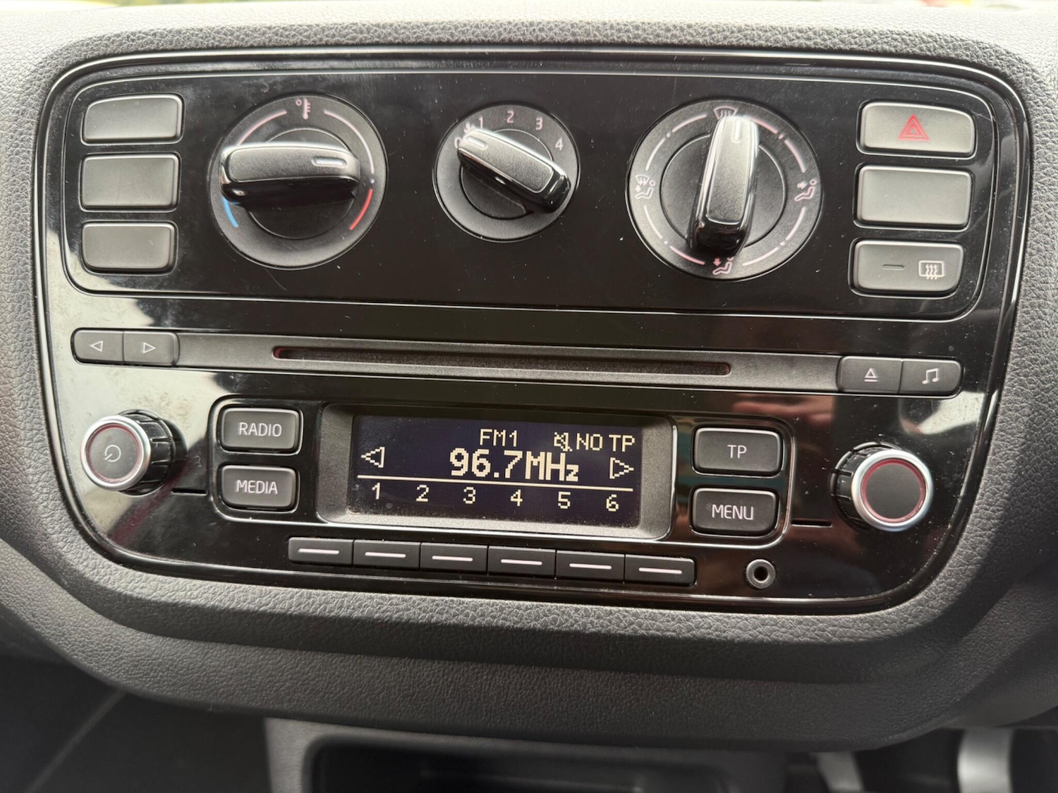 Used Volkswagen up! 2013 for sale - 76412419: Photo 32